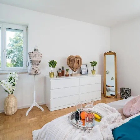 Appartement Og2 M 70M2 Grosse 2-Zimmer City Wohnung Naehe Salzburg